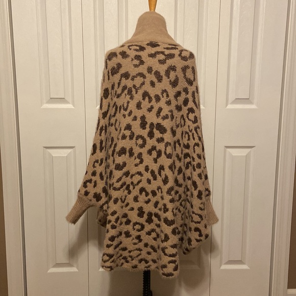 Anthropologie Akemi Kim super soft sweater kimono - Picture 3 of 9